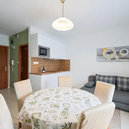 Olive Maris Petrcane