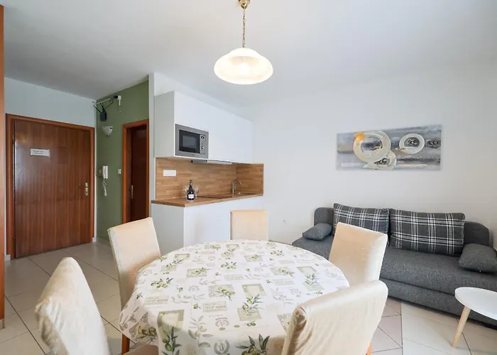 Olive Maris Петрчане